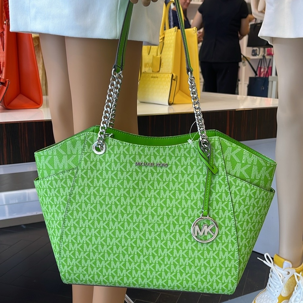 Michael Kors Jet Set Large Signature Logo Chain Shoulder Tote Bag
Jungle Green - Picture 5 of 16